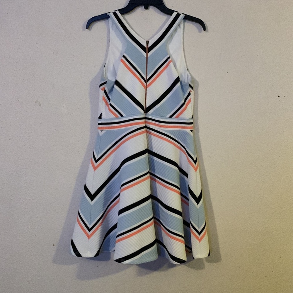 Dress - Picture 2 of 4